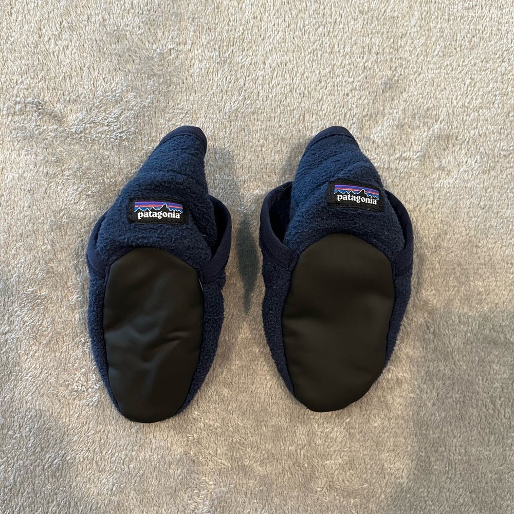 EUC 0-3M Patagonia Baby Synchilla Fleece Booties in Navy
